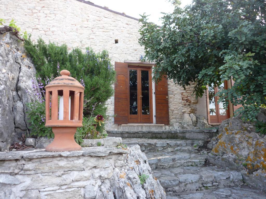 Rocca Del Vento Bed & Breakfast San Pantaleone Bilik gambar